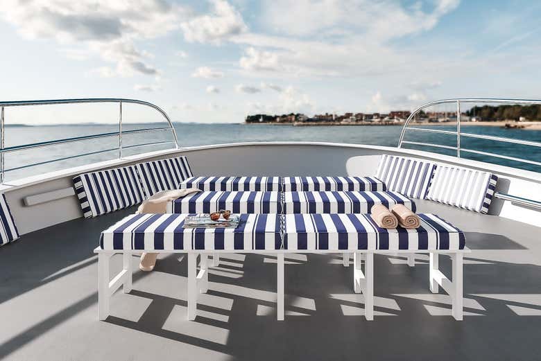 Vue du bateau avant le coucher du soleil