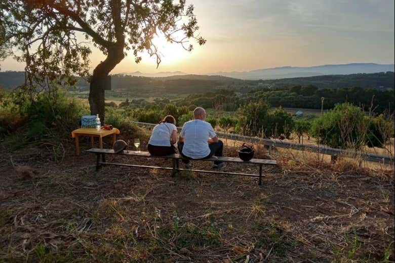 Desfrutando do entardecer de um mirante