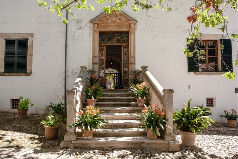 Entrada da casa dos Jardins de Alfabia