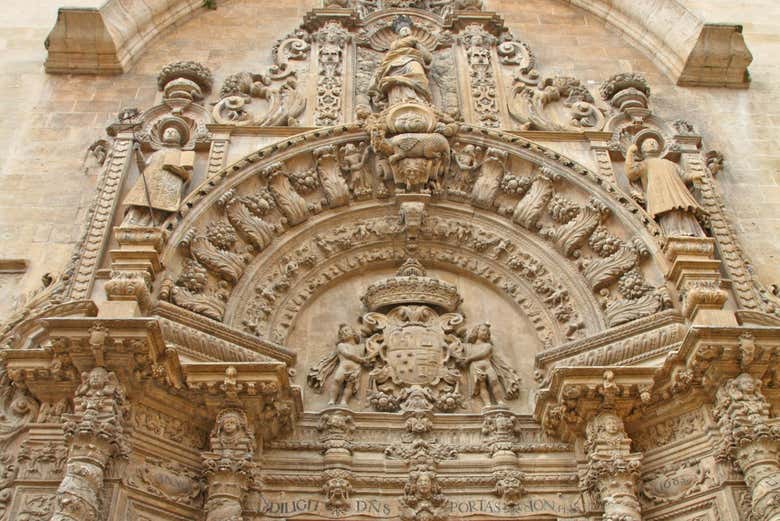 Pórtico de la iglesia de Monte Sión