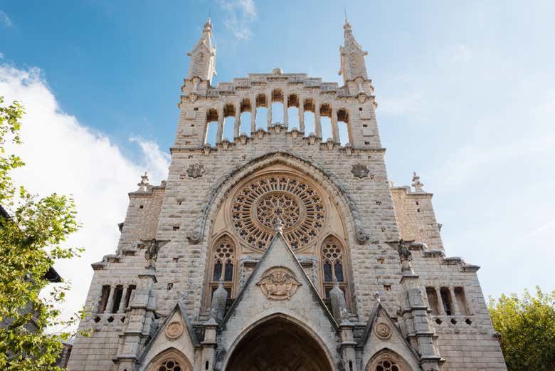 Divisando la iglesia de San Bartolomé