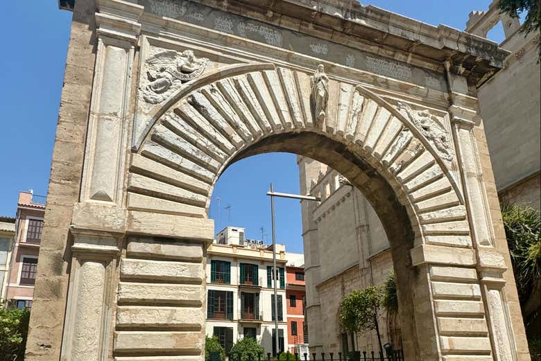 Porta Vella del Consolat de Mar