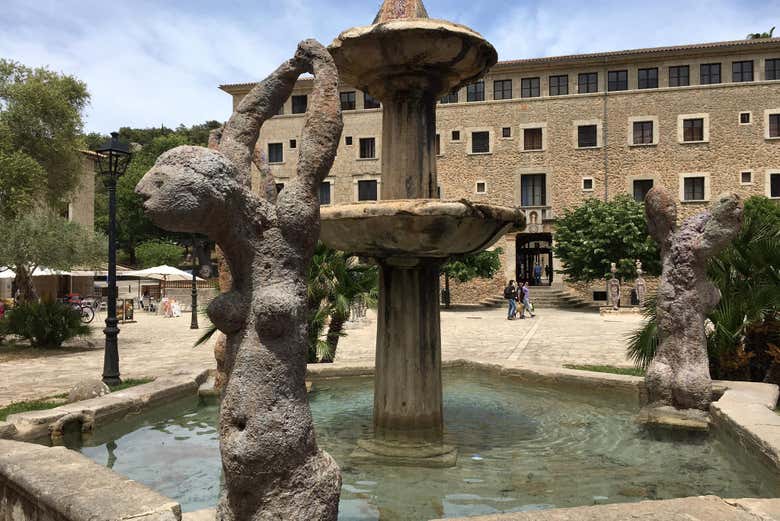 Contemplando el Santuario de Lluc