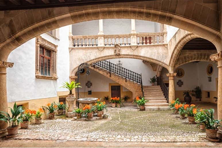 Conhecendo um típico pátio mallorquino