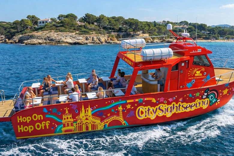 Navegando en el barco turístico de Palma