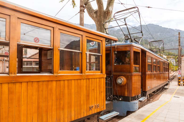 Iremos en tren de madera desde Sóller hasta Bunyola