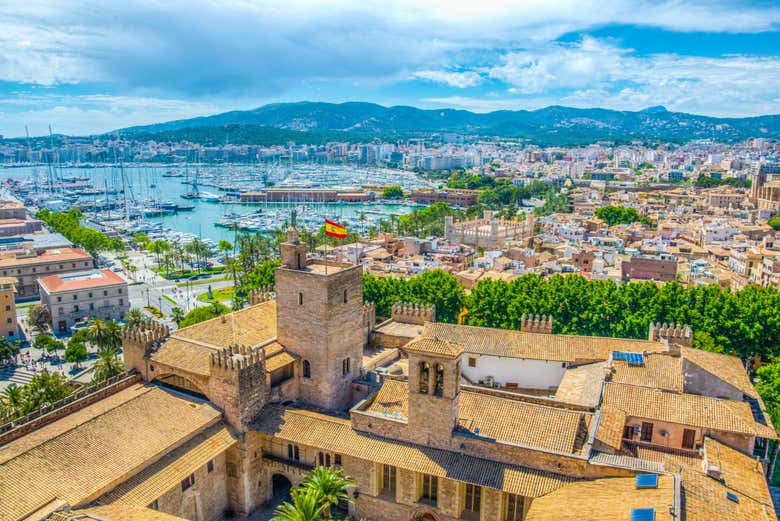 Le palais près du port de Palma