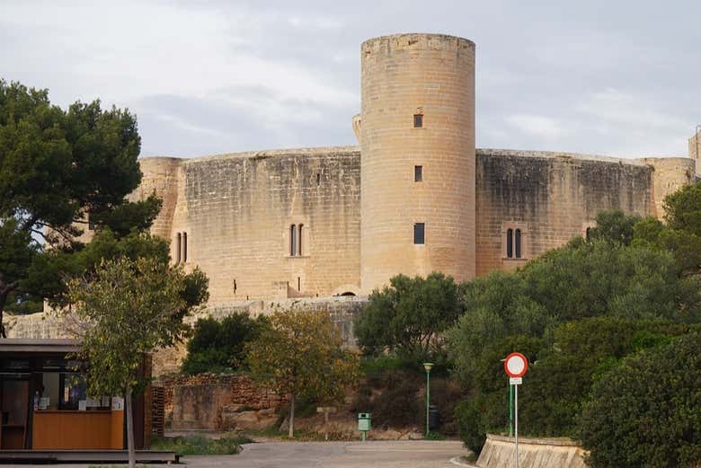Vista exterior do castelo de Bellver