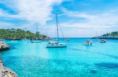 Giro in catamarano nella baia di Palma