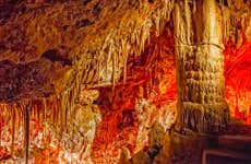 Entrada a las Cuevas de Génova