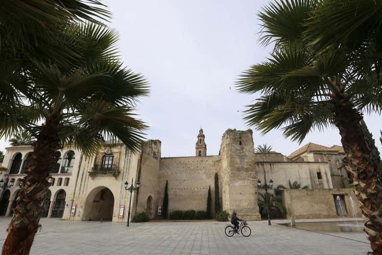 Stroll around Plaza Mayor