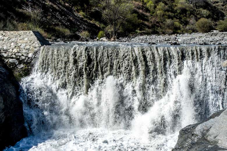 Contemplando los ríos en la Alpujarra