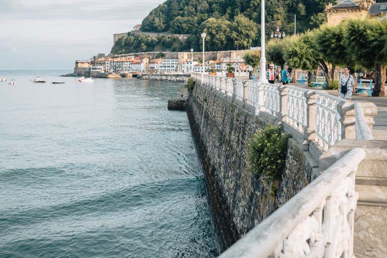 La ringhiera del lungomare di La Concha