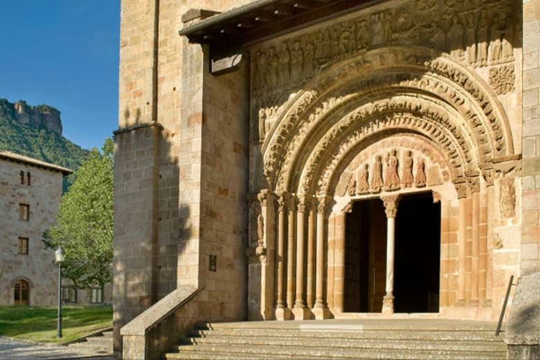 Puerta del monasterio de Leyre