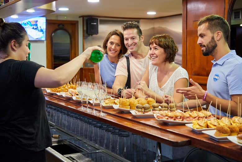 Gustando i pintxos locali
