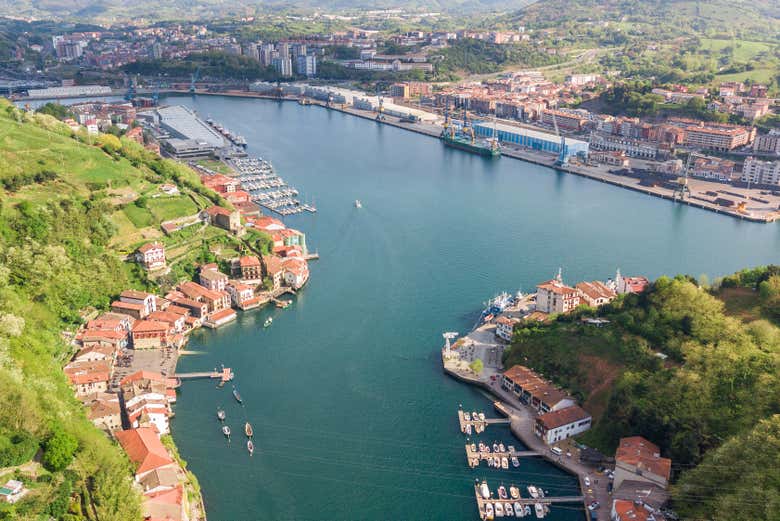 Vue aérienne sur la baie de Pasaia