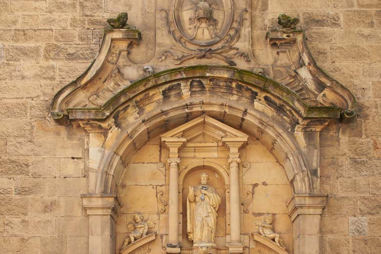La façade de l'église San Pedro