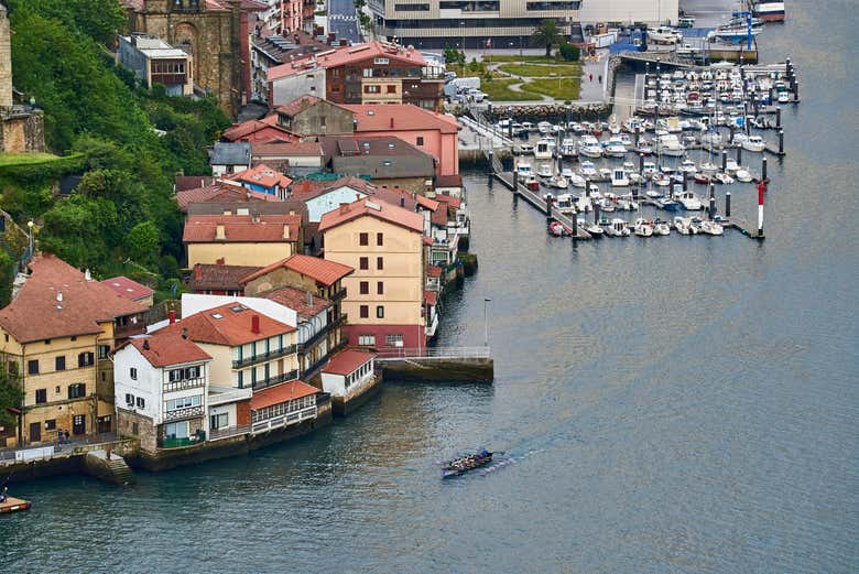 Vista aérea de Pasajes y su puerto