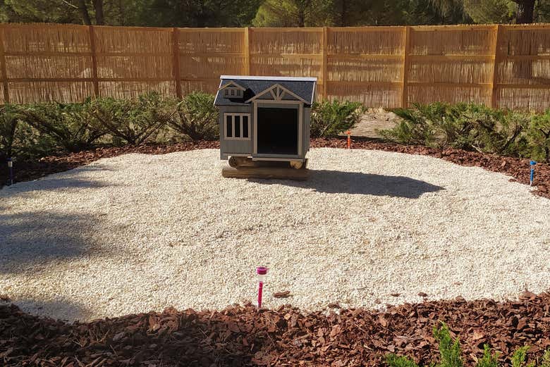 À qui appartient cette petite maison ?