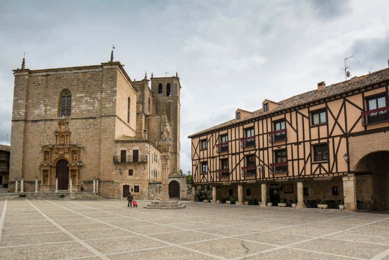 Excolegiata de Santa Ana, en la plaza Mayor de Peñaranda