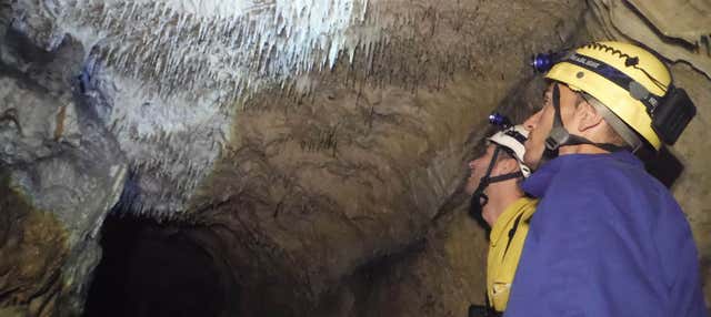 Espeleología en la cueva del Nozal