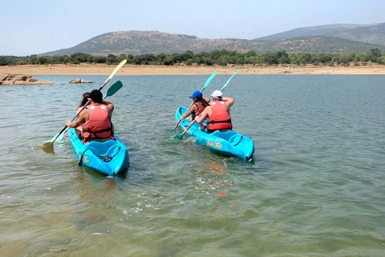 Admirando el paisaje desde los kayaks