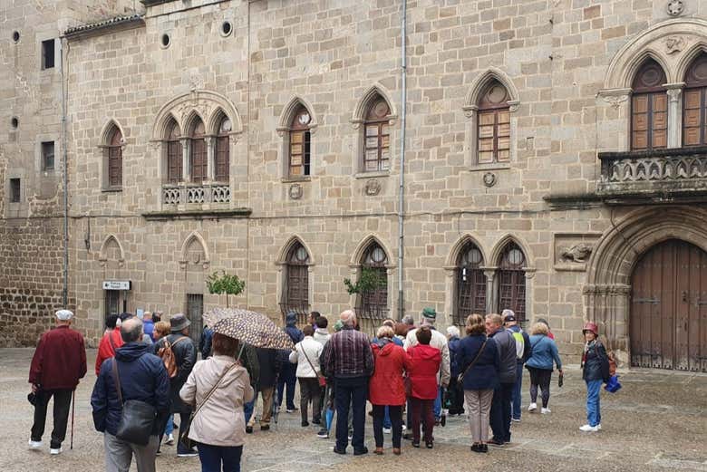 Siguiendo al guía en el tour