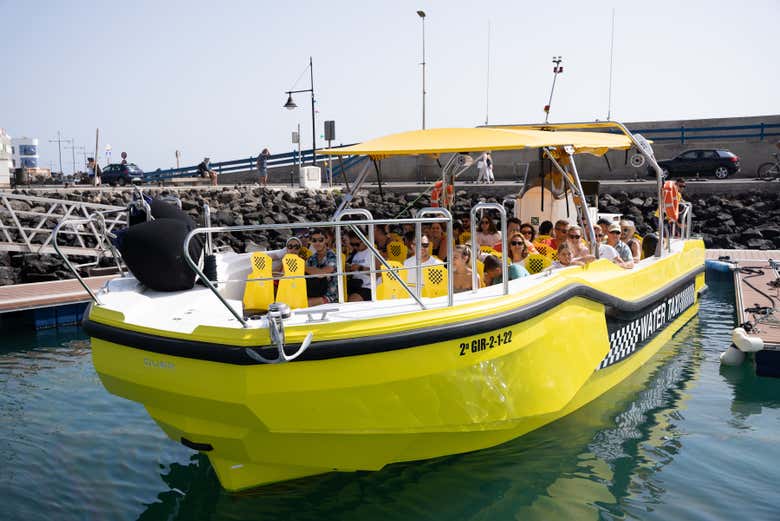 Lancha rápida durante la actividad