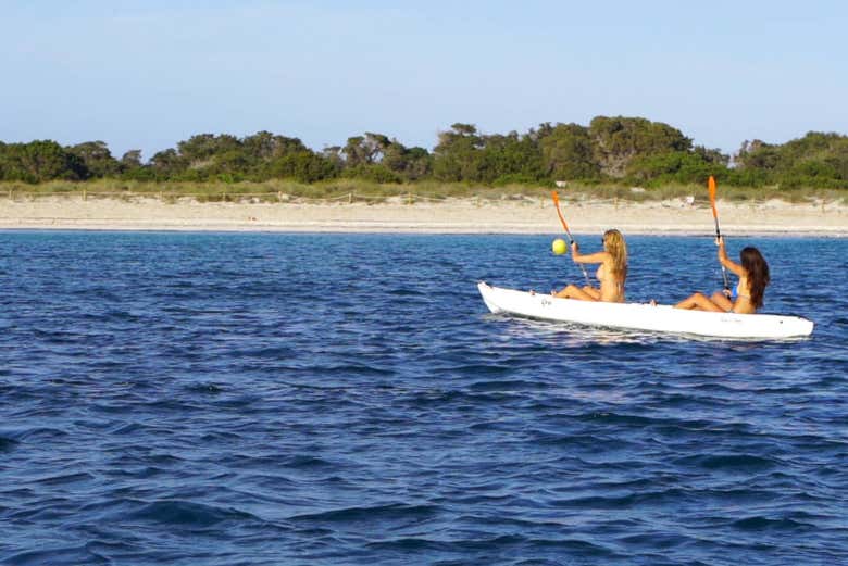 Remando en kayak
