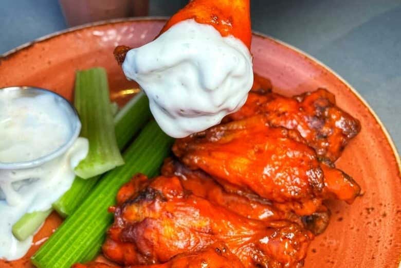 Unas deliciosas alitas de pollo del Hard Rock Café Tenerife