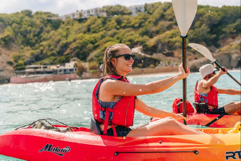 ¡A remar en la playa de Es Figueral se ha dicho!