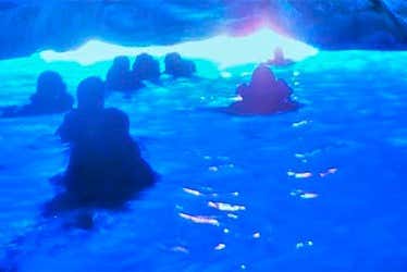 Nadando en la Cueva Azul