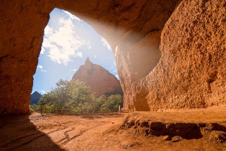 Luz entrando nas minas de Las Médulas