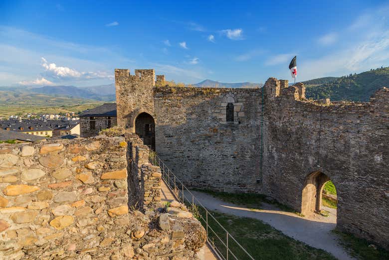 Conheceremos o sistema defensivo do castelo