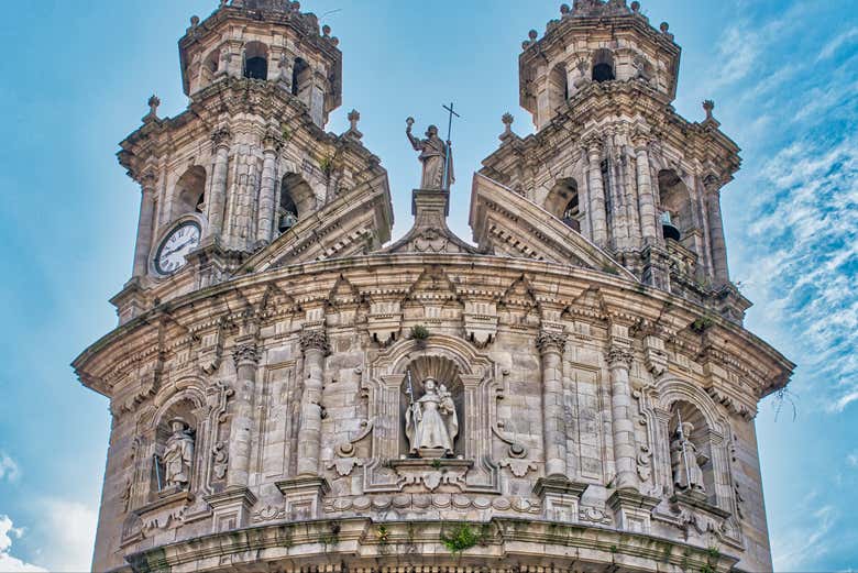Detalhes arquitetônicos do Santuário de La Virgen Peregrina