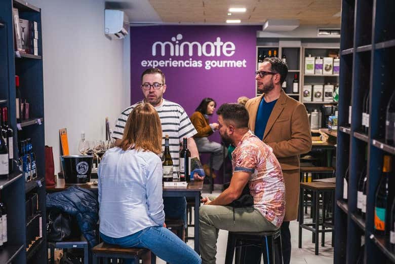 Disfrutando de la degustación de productos gallegos