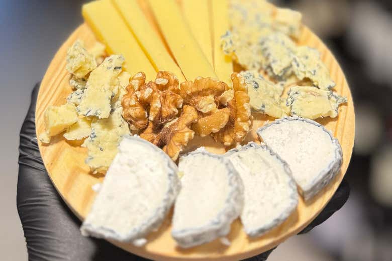 Podréis maridar los vinos de la cata con quesos gallegos