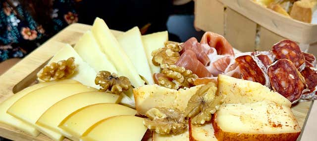 Tour por Pontevedra + Degustação de vinhos com harmonização