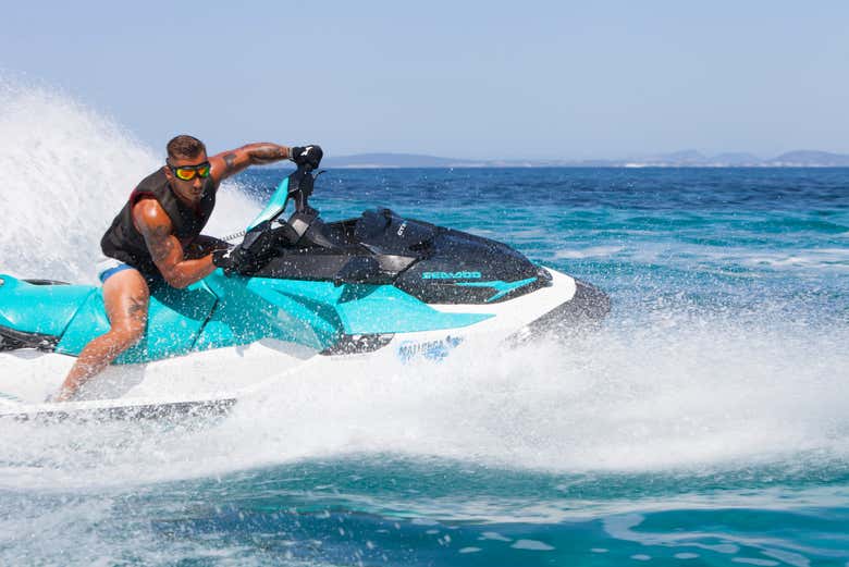 Pilotando um jet ski pela baía de Palma