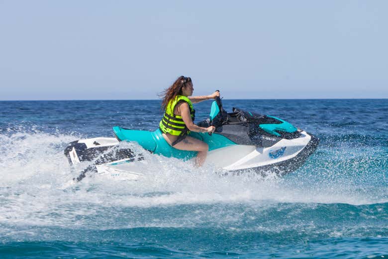 Recorriendo en moto de agua la costa de Portals Nous