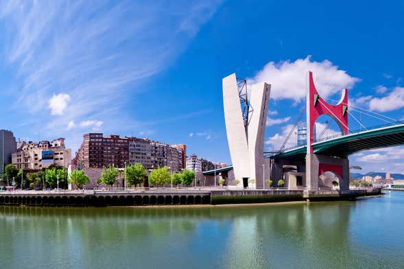 Barco turístico por la Ría de Bilbao y la Bahía del Abra
