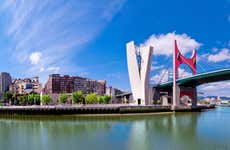 Barco turístico pela Ria de Bilbao e pela Baía do Abra