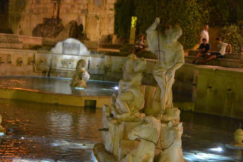 Fuente del Rey por la noche