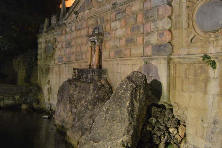 Admirando las fuentes de Priego de Córdoba por la noche