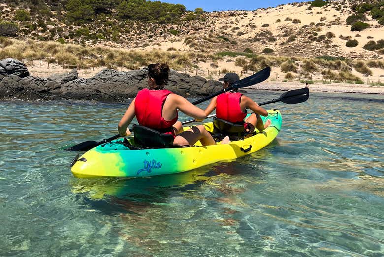 Disfrutando de la travesía en kayak
