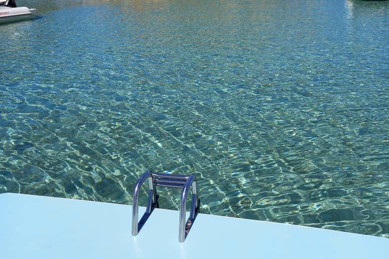 La scaletta di acciaio della barca