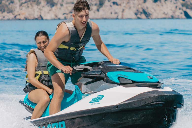 In moto d'acqua nella zona occidentale di Maiorca