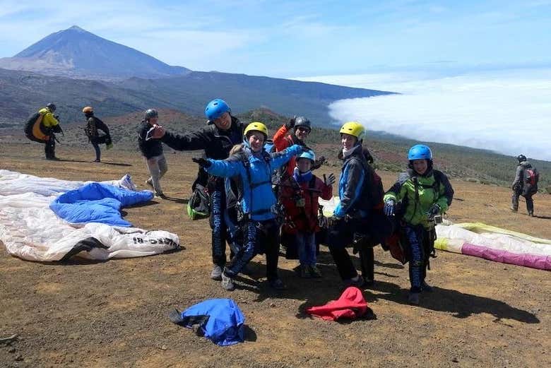Preparativos del vuelo en parapente 