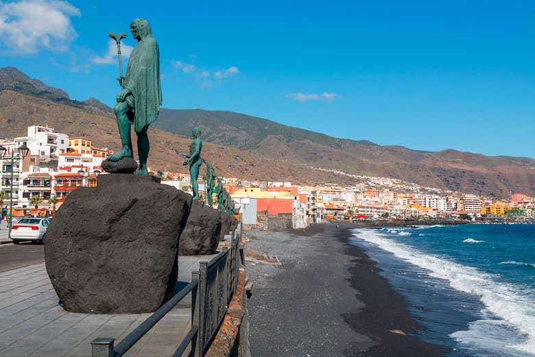 Sculptures des menceys à Candelaria