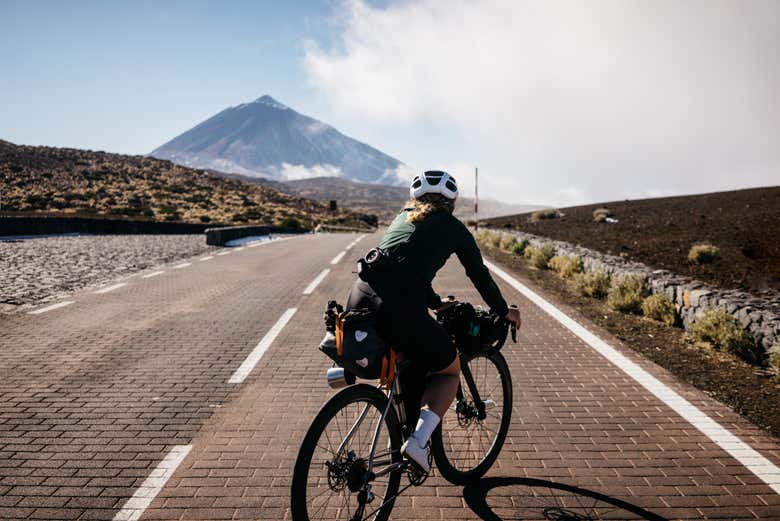Admirando el Teide desde la bicicleta